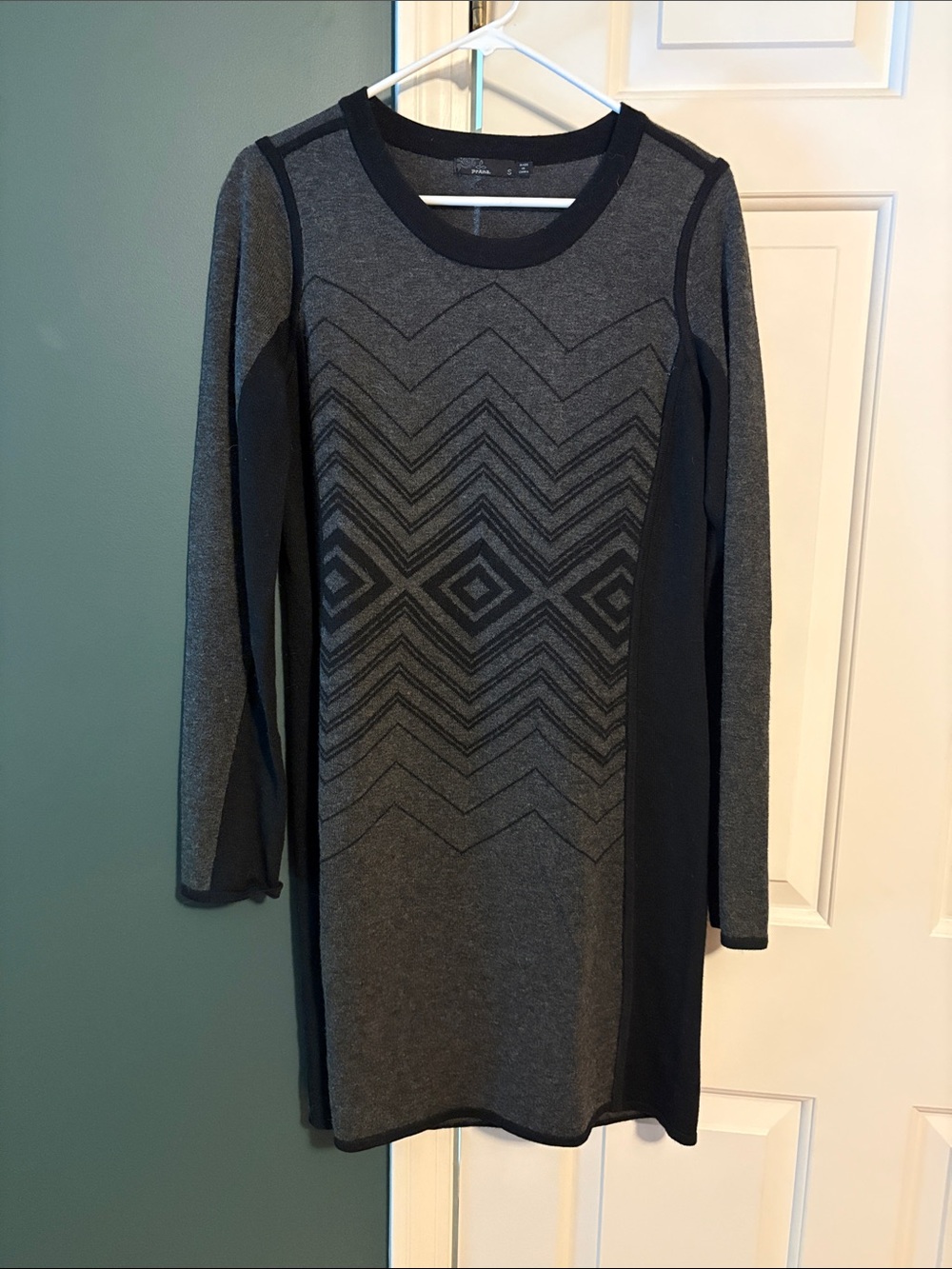 Prana Gray & Black Long-Sleeve Knit Dress
